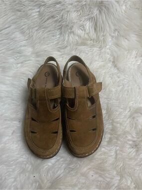 Earth Shoes Brown suede Fisherman Sandals SZ10Padded footbed , adjustable strap